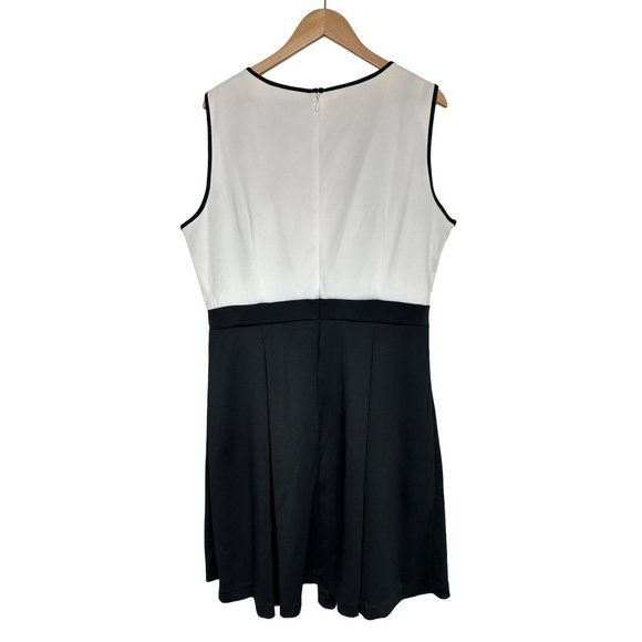 Size 18W 2X BLACK & WHITE LACE BODICE PLEATED FIT & FLARE DRESS Wedding Plus Sz - Picture 3 of 5